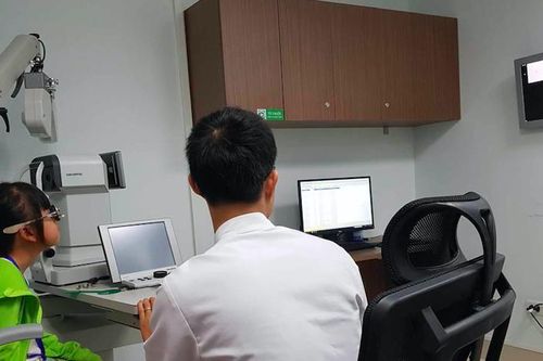Khám, tư vấn bệnh mắt miễn phí cho gần 2.000 học sinh cấp 2