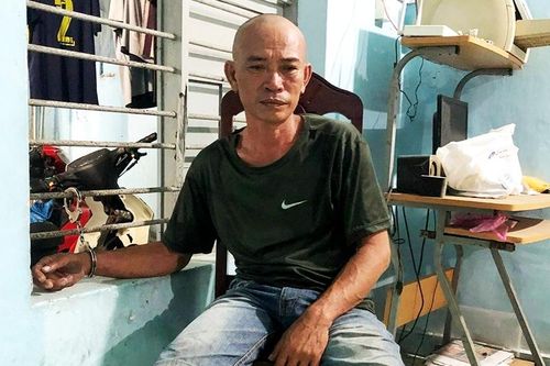 Bắt giữ kẻ dùng dao đâm chết bạn đi biển