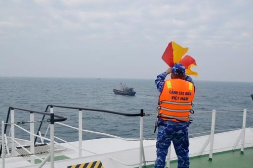 Lực lượng Cảnh sát Biển Việt Nam và Trung Quốc tuần tra liên hợp