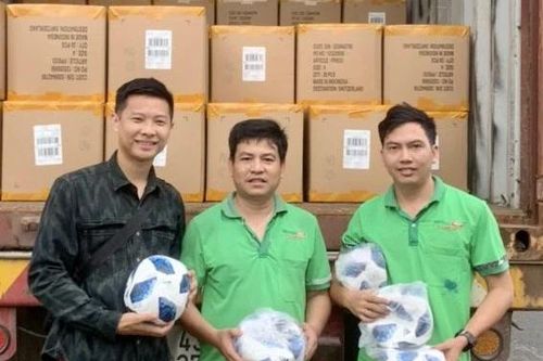 FIFA hỗ trợ hơn 50.000 quả bóng để phát triển bóng đá học đường ở Việt Nam