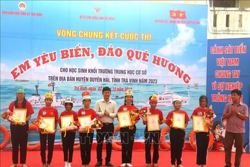 Bộ Tư lệnh Vùng Cảnh sát biển 3 đồng hành cùng ngư dân Trà Vinh