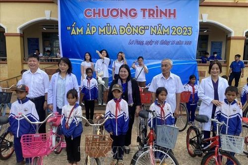 Gia Lai: Trao hơn 1.000 suất quà cho hộ khó khăn và học sinh