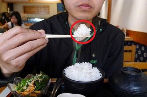 5 'không' khi ăn cơm, tránh bệnh tật 'nguy hiểm' vào người