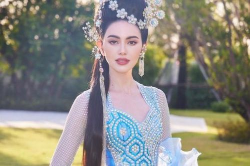 Mai Davika lộng lẫy như công chúa trong sinh nhật mẹ ruột ở biệt thự 138 tỷ, phong cách bạn trai đối lập đến bất ngờ