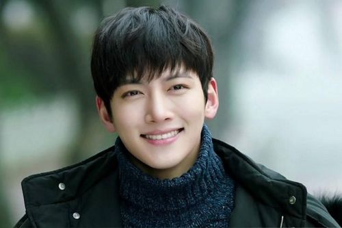 Độc thân nhiều năm, Ji Chang Wook bất ngờ được đẩy thuyền với mỹ nhân đắt giá xứ Hàn