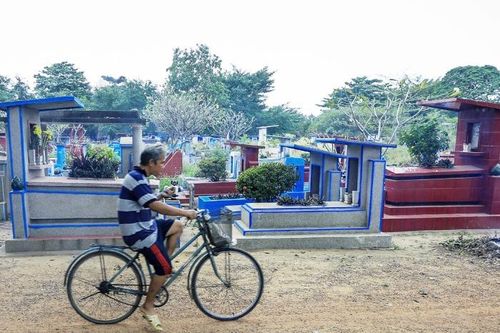 Rồi ai cũng về cõi âm