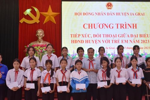 HĐND huyện Ia Grai tiếp xúc, đối thoại với trẻ em
