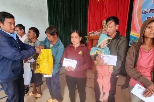 Ấm áp những phần quà cho người khuyết tật