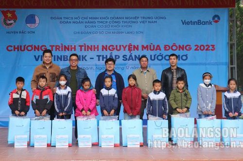 Nhiều hoạt động ý nghĩa tại chương trình tình nguyện mùa đông 2023 'VietinBank – Thắp sáng ước mơ'