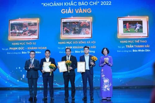 Trao giải ảnh 'Khoảnh khắc báo chí 2022'