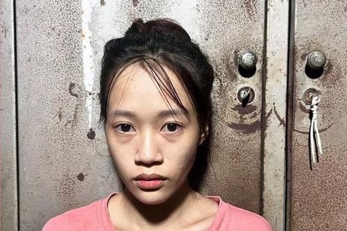Bắt giam cô gái trẻ vì không trả lại tiền chuyển khoản nhầm