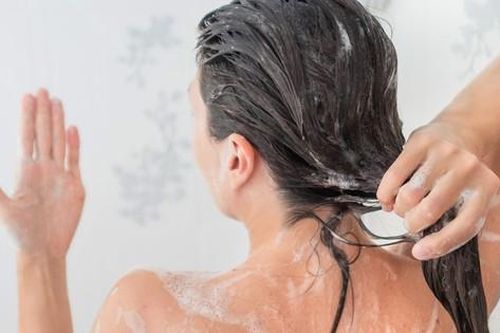 Thói quen khi gội đầu gây rụng tóc nhiều