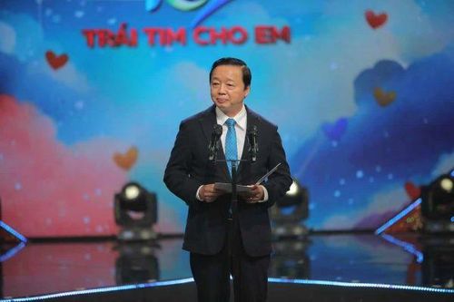 Hơn 31 tỷ đồng ủng hộ mổ tim trong đêm gala 15 năm 'Trái tim cho em'