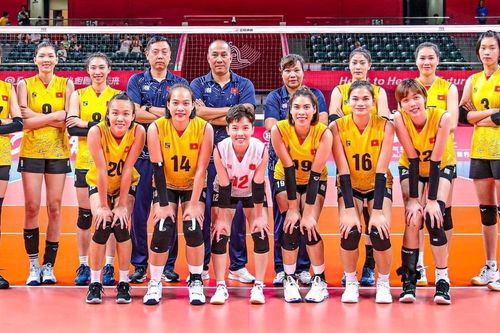 Tuyển thủ bóng chuyền nữ Việt Nam liên tiếp đón tin vui, ấn định thời gian làm đám cưới với bạn trai 'soái ca'