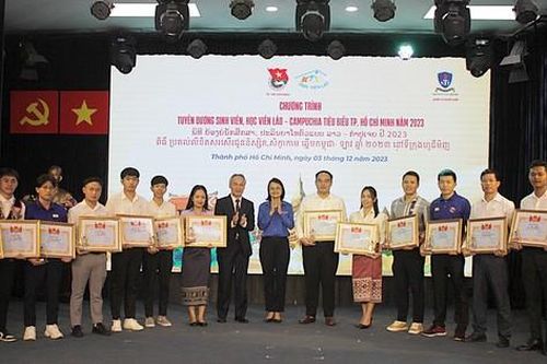 Tuyên dương 123 gương sinh viên Lào, Campuchia học tập tại TP. HCM