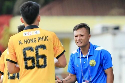 HLV Phạm Thành Lương có chiến thắng đầu tiên đầy cảm xúc