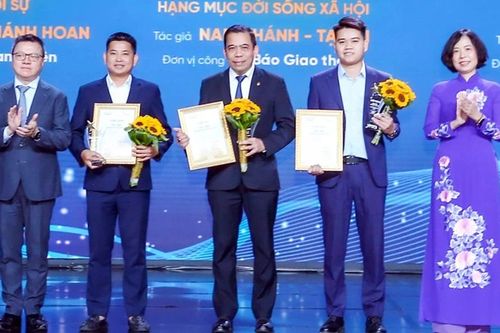 Trao giải ảnh 'Khoảnh khắc báo chí 2022'