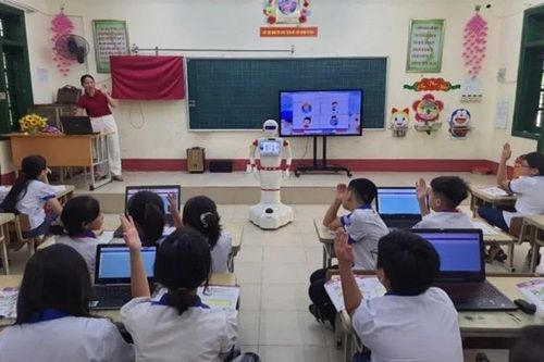 Robot hỗ trợ dạy tiếng Anh