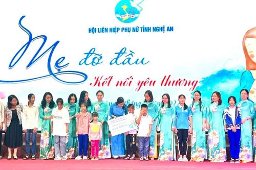 Sáng lên niềm tin từ 'Mẹ đỡ đầu'