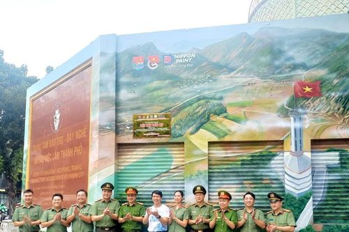Công an TP HCM khánh thành công trình bích họa 'Việt Nam tươi đẹp'