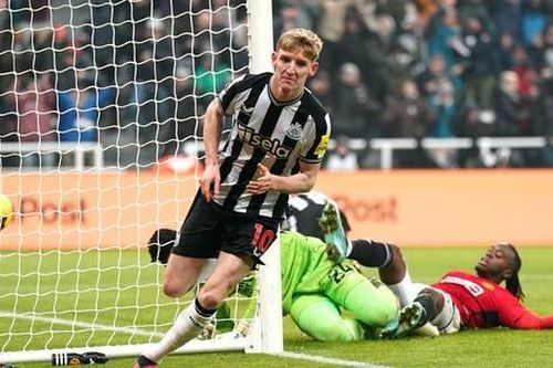 MU thua không ngóc đầu dậy trước Newcastle