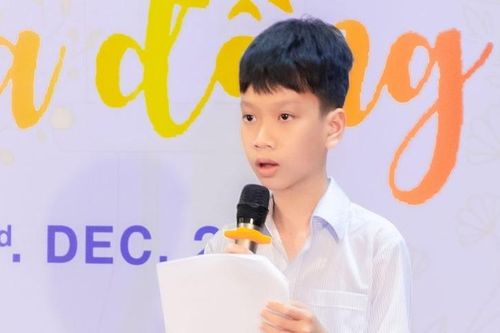 Viết về chuyến bay hạnh phúc, cậu bé 13 tuổi giành giải 'Đóa hoa đồng thoại'