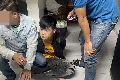 Bắt đối tượng cướp tiền, ép phụ nữ cởi đồ để chụp ảnh