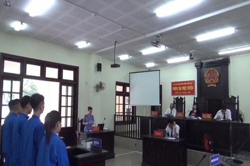 Phối hợp tổ chức phiên tòa rút kinh nghiệm và trình chiếu chứng cứ