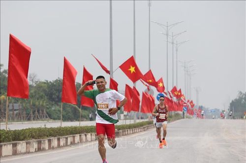 Lần đầu tổ chức chạy xuyên biên giới Việt - Trung