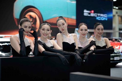 Không thể dời mắt trước dàn mỹ nhân tại Motor Expo 2023