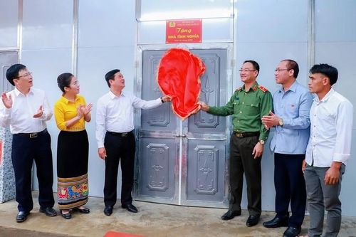 Xây nhà cho hộ nghèo nơi biên giới Nghệ An: Đòn bẩy để thoát nghèo