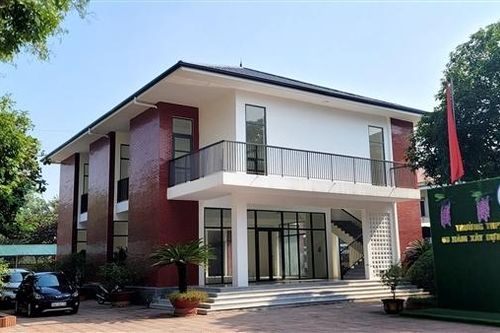 Nhà tài trợ 'chạy làng', nhà thầu khóa cửa công trình