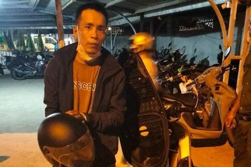 Thợ xây nhà giữ lại bộ chìa khóa để quay lại ăn trộm