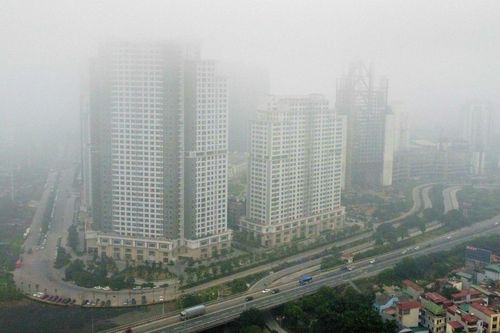 Hà Nội ô nhiễm không khí thứ 3 thế giới, bầu trời mịt mù từ sáng tới trưa