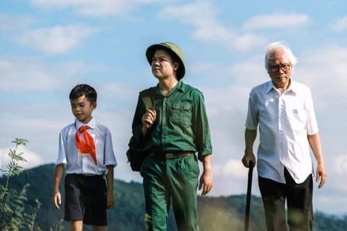 Người chiến sĩ hát về quê hương