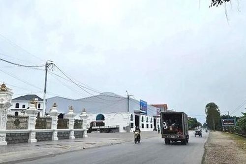 'Thông chốt' bất thành, người đàn ông dùng mũ bảo hiếm tấn công CSGT