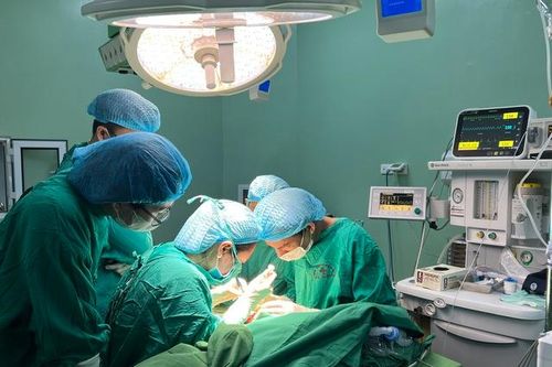 Làm chủ kỹ thuật, ghép nối thành công nhiều bộ phận cơ thể đứt rời phức tạp