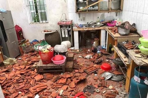 Hiện trường tan hoang sau vụ nổ pháo tự chế tại nhà dân, 1 người bị thương nặng