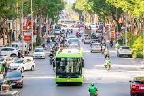 Hà Nội vẫn chậm xanh hóa phương tiện giao thông