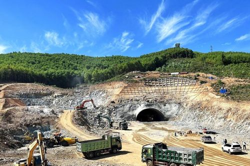 Đẩy nhanh tiến độ thi công cao tốc Quảng Ngãi - Hoài Nhơn