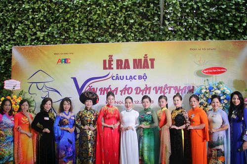 Ra mắt sân chơi cho những nhà thiết kế áo dài Việt Nam