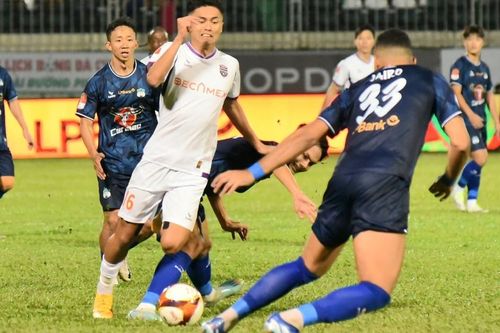 HAGL lại khổ vì hàng công