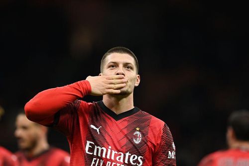 Milan trở lại cuộc đua vô địch: Tia nắng mùa Đông ở San Siro