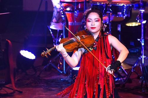 'Phượng Linh': Bữa tiệc của âm thanh, ánh sáng và những nhạc cụ đặc biệt