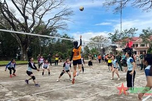 Giao lưu bóng chuyền chào mừng ngày truyền thống Binh đoàn 16