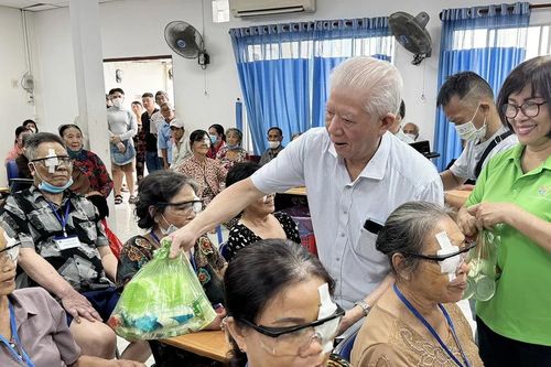 Đem lại ánh sáng cho bệnh nhân nghèo