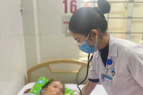 Hà Tĩnh: Đốt than sưởi ấm trong phòng kín, 3 người nhập viện