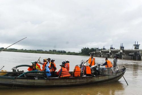 Quảng Ngãi: Gần 350 hộ dân vẫn phải 'lụy đò'
