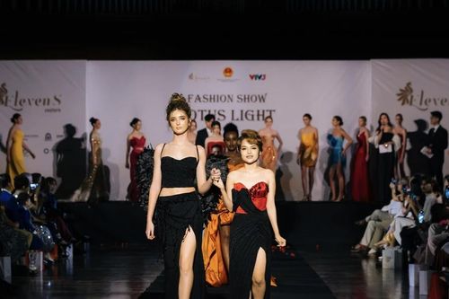 NTK Trần Phương Hoa ra mắt 50 thiết kế trong show kỷ niệm 50 năm quan hệ ngoại giao Việt Nam – Australia