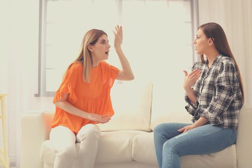 Bí quyết chung sống hòa bình với em chồng... khó ưa